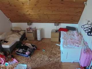 voyeurcam-julmodels-whitebed-3