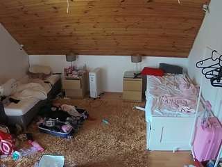 voyeurcam-julmodels-whitebed-3