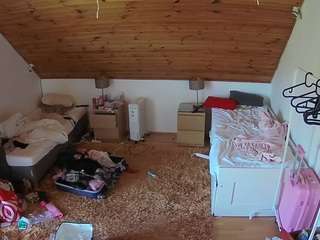 voyeurcam-julmodels-whitebed-3
