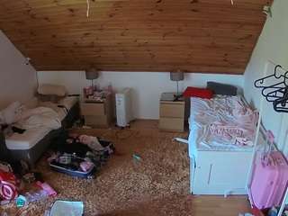 voyeurcam-julmodels-whitebed-3