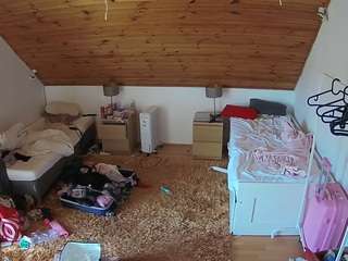 voyeurcam-julmodels-whitebed-3