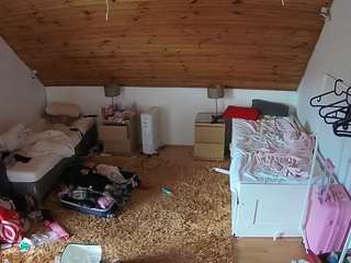 voyeurcam-julmodels-whitebed-3