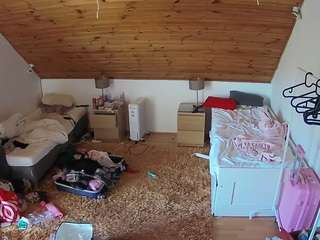 voyeurcam-julmodels-whitebed-3