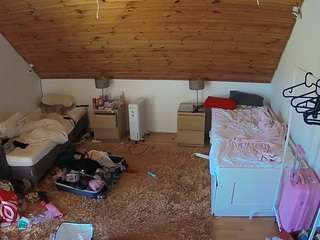 voyeurcam-julmodels-whitebed-3