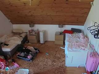 voyeurcam-julmodels-whitebed-3