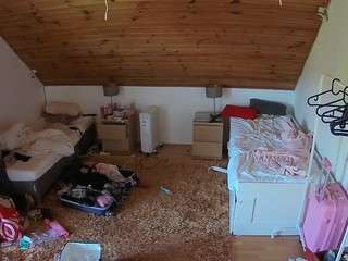 voyeurcam-julmodels-whitebed-3