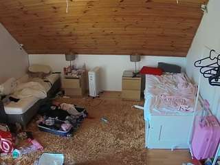 voyeurcam-julmodels-whitebed-3