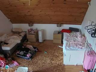voyeurcam-julmodels-whitebed-3