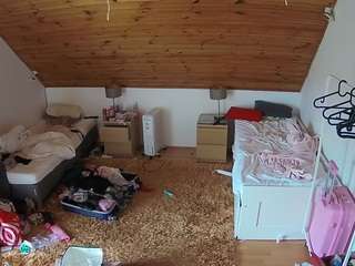 voyeurcam-julmodels-whitebed-3