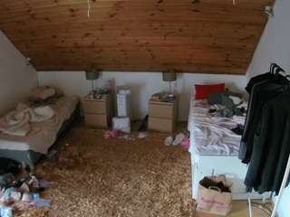 voyeurcam-julmodels-whitebed-3