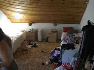 voyeurcam-julmodels-whitebed-3