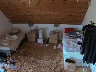 voyeurcam-julmodels-whitebed-3