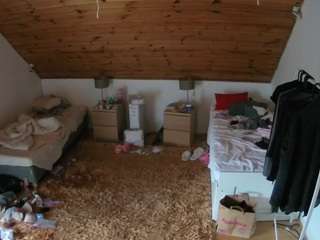 voyeurcam-julmodels-whitebed-3