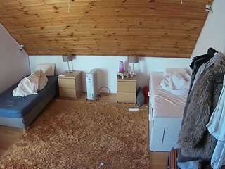 voyeurcam-julmodels-whitebed-3