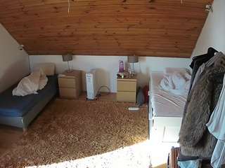 voyeurcam-julmodels-whitebed-3