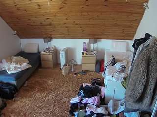voyeurcam-julmodels-whitebed-3