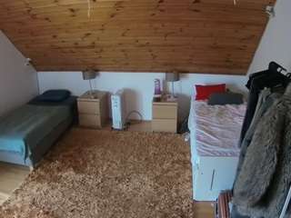 voyeurcam-julmodels-whitebed-3