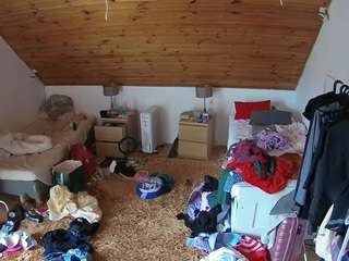 voyeurcam-julmodels-whitebed-3