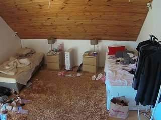 voyeurcam-julmodels-whitebed-3