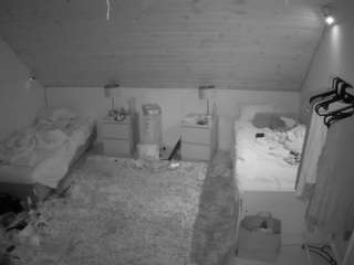 voyeurcam-julmodels-whitebed-3 Sex Cam Show