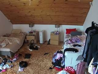 voyeurcam-julmodels-whitebed-3 Sex Cam Show
