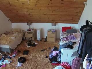 voyeurcam-julmodels-whitebed-3 Sex Cam Show