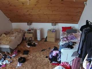 voyeurcam-julmodels-whitebed-3 Sex Cam Show