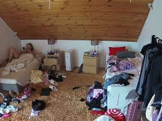voyeurcam-julmodels-whitebed-3 Sex Cam Show