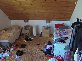voyeurcam-julmodels-whitebed-3 Sex Cam Show