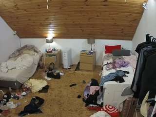 voyeurcam-julmodels-whitebed-3 Sex Cam Show