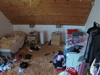 voyeurcam-julmodels-whitebed-3 Sex Cam Show