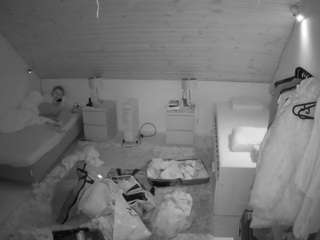 voyeurcam-julmodels-whitebed-3 Sex Cam Show