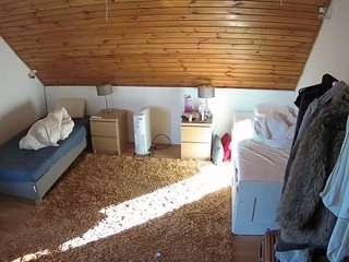 voyeurcam-julmodels-whitebed-3 live webcam show