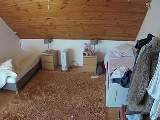 voyeurcam-julmodels-whitebed-3