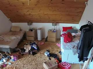 voyeurcam-julmodels-whitebed-3