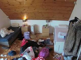 voyeurcam-julmodels-whitebed-3