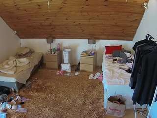 voyeurcam-julmodels-whitebed-3
