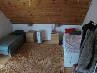 voyeurcam-julmodels-whitebed-3
