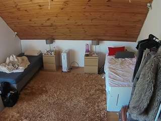 voyeurcam-julmodels-whitebed-3