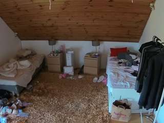voyeurcam-julmodels-whitebed-3