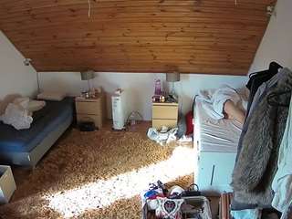 voyeurcam-julmodels-whitebed-3