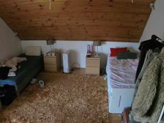voyeurcam-julmodels-whitebed-3