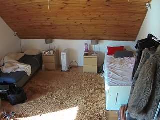 voyeurcam-julmodels-whitebed-3