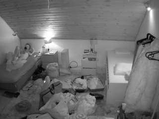 voyeurcam-julmodels-whitebed-3