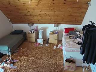voyeurcam-julmodels-whitebed-3