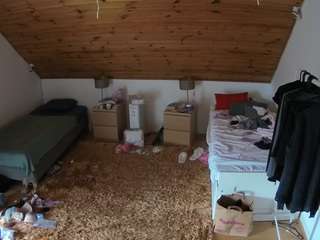 voyeurcam-julmodels-whitebed-3