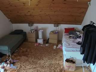 voyeurcam-julmodels-whitebed-3