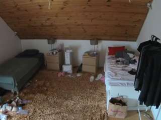voyeurcam-julmodels-whitebed-3