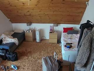 voyeurcam-julmodels-whitebed-3