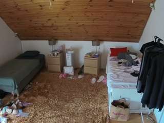 voyeurcam-julmodels-whitebed-3